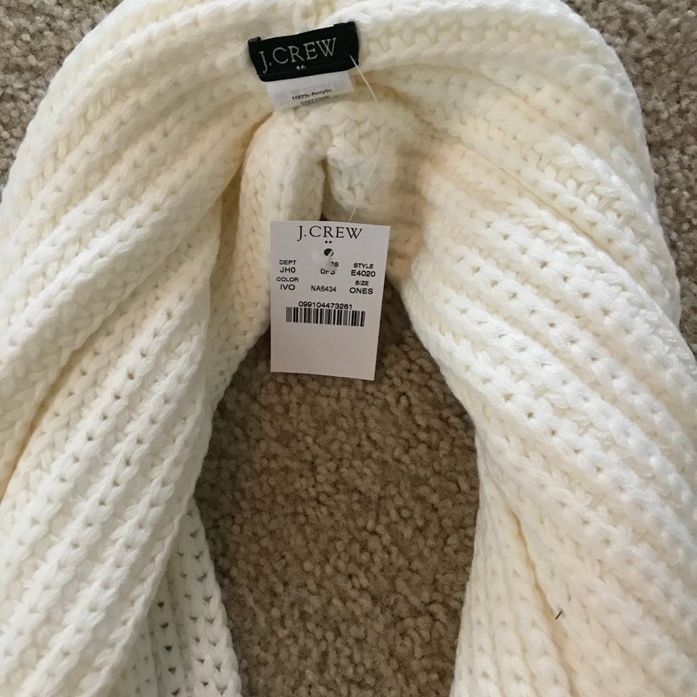 Beautiful scarf - Picture 2 of 2